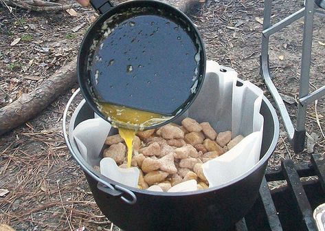 Campfire Breakfast, Dutch Oven Camping Recipes, Dutch Oven Camping, Dutch Oven Bread, Dutch Oven Cooking, Dutch Oven Recipes, Cast Iron Recipes, Bowhunting, Campfire Food