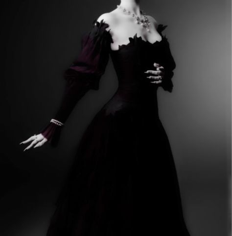 Victorian Aesthetic Dress, Victorian Vampire Aesthetic, Dark Victorian Aesthetic, Witch Aesthetic Outfit, Werewolf Aesthetic, Victorian Vampire, Vampire Clothes, Vampire Aesthetic, Dark Academia Outfit