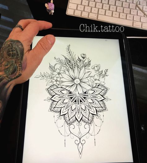 Simple Unique Tattoos, Geometric Shape Tattoo, Mandala Tattoo Shoulder, Simple Mandala Tattoo, Cap Tattoo, Shape Tattoo, Tattoo Zeichnungen, Men Tattoos, Muster Tattoos