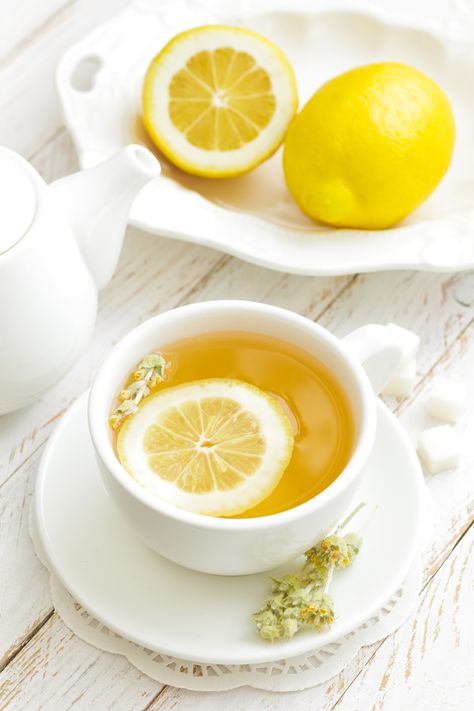 12 Day Natural Detox Lemon Water Health Benefits, Lemon Water Before Bed, Treat Burns, Lemon Juice Benefits, Hot Lemon Water, Lemon Health Benefits, Lemon Uses, Warm Lemon Water, Drinking Lemon Water