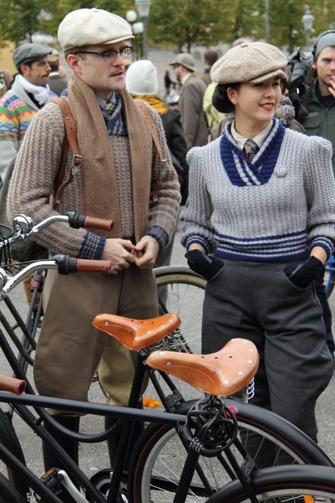 Tweed Ride, Tweed Run, Anniversary Pictures, I Want To Ride My Bicycle, Mens Attire, Bike Style, Roaring Twenties, Village Life, Military Uniform