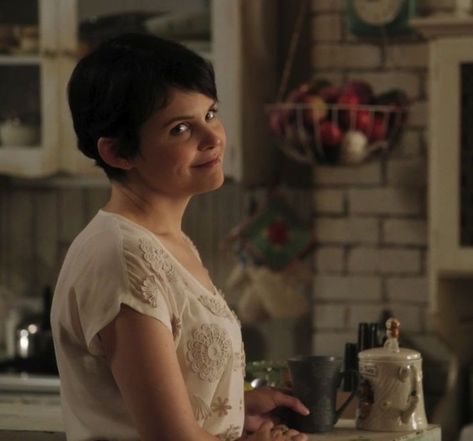 Margaret Core, Mary Margaret Blanchard, Funniest Movies, Hair Tricks, Mary Margaret, Ginnifer Goodwin, Apartment Goals, Time Pictures, A Haircut