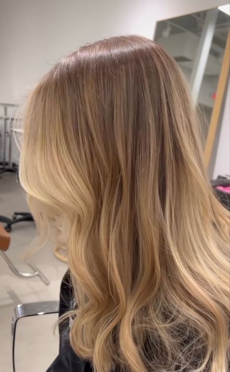 Golden Blonde With Dimension, Golden Highlights Light Brown Hair, Balayage On Strawberry Blonde Hair, Blonde Champagne Hair, Honey Beige Blonde Hair Balayage, Teddy Blonde Balayage, Partial Highlights On Dirty Blonde Hair, Light Brown Hair With Brown Highlights, Dirty Blonde Hair With Balayage