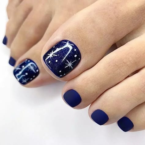 30 Latest Christmas Pedicure Ideas To Try In 2023! - alexie Goth Pedicure, Pedicure Nail Colors, Pedicure Azul, At Home Pedicure, Pedicure Art, Blue Toe Nails, Home Pedicure, Feet Nail Design, Sharp Claws