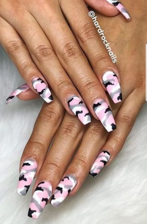 Pink Camo Nails Designs, Camouflage Nails Designs, Camo Acrylic Nails, Pink Camo Nails, Military Nails, Camo Nail Art, Camo Nail Designs, Nails 2023 Fall, Nail Art Short