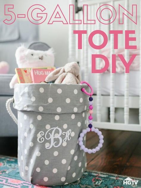 Upcycle 5 Gallon Bucket, Repurpose 5 Gallon Buckets, 5 Gallon Bucket Ideas, Paint Bucket Seats, Bucket Crafts, Matching Dp, 5 Gallon Buckets, Bucket Ideas, Piglet Eeyore