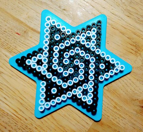 Ster strijkkralen Perler Bead Star Patterns, Hexagon Perler Bead Patterns, Pixel Star, Melted Bead Crafts, Hamma Beads Ideas, Easy Perler Bead Patterns, Perler Creations, Melty Bead Patterns, Pearl Beads Pattern