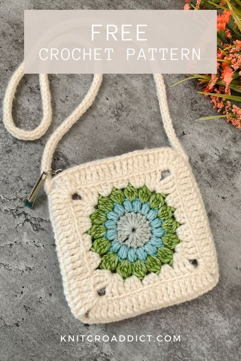 Free crochet granny square bag pattern and video tutorial Crochet Boho Bag, Crochet Bag Pattern Free, Granny Square Bag, Crochet Market Bag, Crochet Handbags Patterns, Crochet Purse Patterns, Crochet Bags Purses, Crochet Purse, Granny Square Crochet Pattern