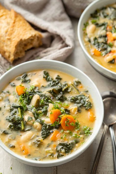 Kale Soup Vegetarian, Tuscan Kale Soup, Kale And Bean Soup, Lemon Orzo Soup, Creamy White Beans, White Bean Kale Soup, Kale Soup Recipes, Tuscan Kale, Tuscan Soup