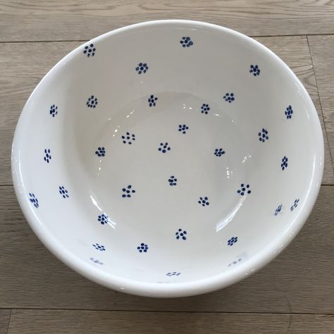 Coastal Pottery Painting Ideas, Blue And White Pottery Painting, Pottery Painting Bowl Simple, Pottery Painting Bowl, Cute Pottery, Clay Cafe, Clay Painting, Diy Pottery Painting, Pottery Painting Ideas