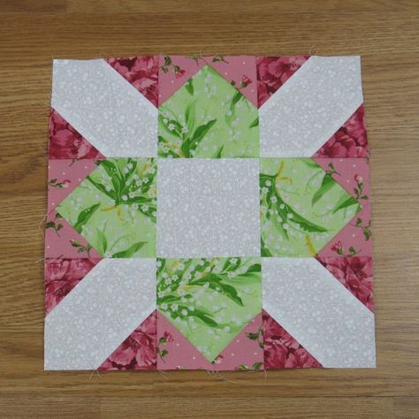 Here's a quick and easy quilt block for you - the Prairie Flower by Nancy Cabot - a bit of information about Nancy Cabot too! Prairie Flower Quilt, Flower Quilt Block, Prairie Quilt, Flower Quilt Patterns, Quilt Blocks Easy, Prairie Flower, Quilting Designs Patterns, Quilt Block Patterns Free, Quilt Square Patterns