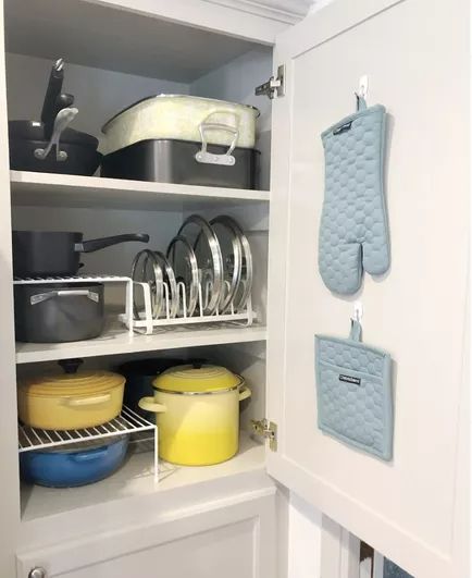 Organize Pots And Pans, Organize A Small Kitchen, Small Kitchen Solutions, Uncluttered Kitchen, Pot And Pans Organization, Pan Storage, Pan Organization, Kitchen Clutter, Sustainable Kitchen