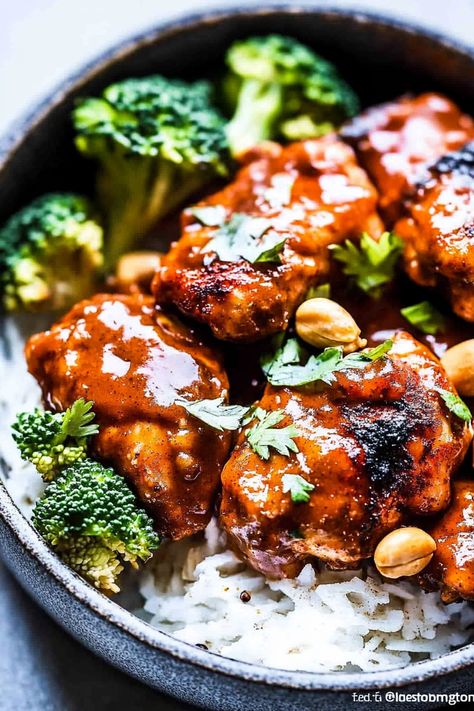 Peanut Butter Chicken Thai Peanut Chicken Recipe, Protein Chicken Recipes, Butter Chicken Recipes, Peanut Butter Chicken Recipe, Umami Recipes, Peanut Butter Chicken, Asian Chicken Recipes, Quick Healthy Recipes, Spicy Chicken Recipes