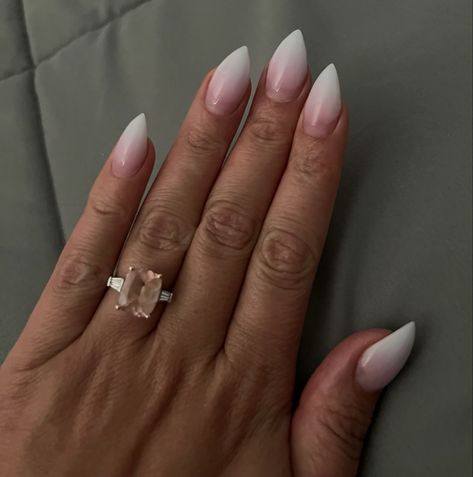 Stilletos Nails Short, Soft Stilleto Nails Shape, Short Stelltos Nails, Ombre Stiletto Nails Short, Short Stilleto Nails Neutral, Stiletto Ombre Nails, Short Sharp Nails, Short Pink Stilleto Nails, Short Stelito Nails