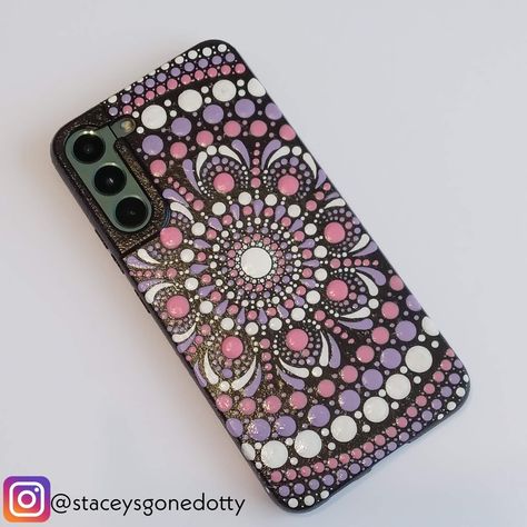 Mandala Art In Phone Case, Dot Art Phone Case, Dot Mugs, Artsy Phone Cases, Mandala Phone Case, Phone Case Diy Paint, Diy Phone Case Design, Card Design Handmade, Feather Diy