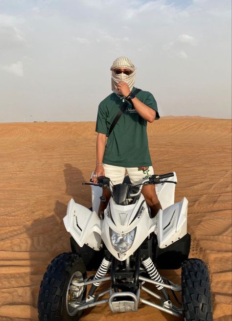 Desert Outfit Men, Sahara Desert Outfit, Dubai Desert Outfit, Desert Aesthetic Fashion, Egypt Clothing, Dubai Outfits Ideas, Egypt Outfits, Dubai Outfit, Desert Outfit