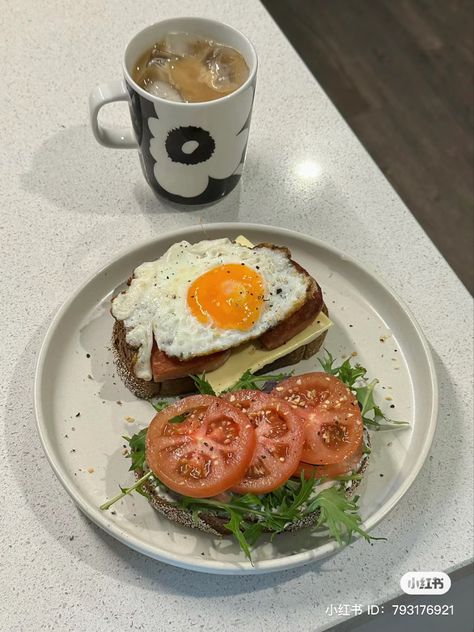 Breakfast idea, toast with egg and tomato, food recipe, food photography Tomato Breakfast Ideas, Toast With Egg, Cottagecore Breakfast, Egg And Tomatoes Breakfast, Egg On Toast, Tomato Toast Breakfast, Toast Egg, Aesthetic Egg Breakfast, Eggs And Tomatoes Breakfast