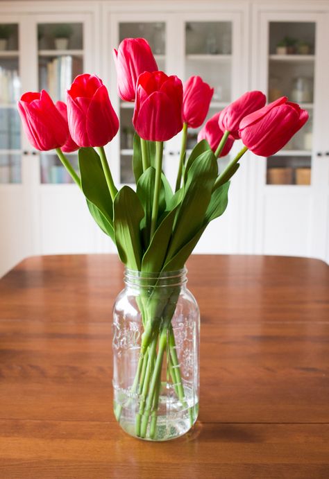 DIY Faux Tulip Arrangement from MichaelsMakers White House Black Shutters Vase For Tulips, Faux Tulip Arrangement, Faux Tulips In Vase, Fake Tulips In Vase Home Decor, Artificial Tulips Decor, Fresh Tulips In A Vase, Tulips In Glass Vase, White House Black Shutters, Black Shutters