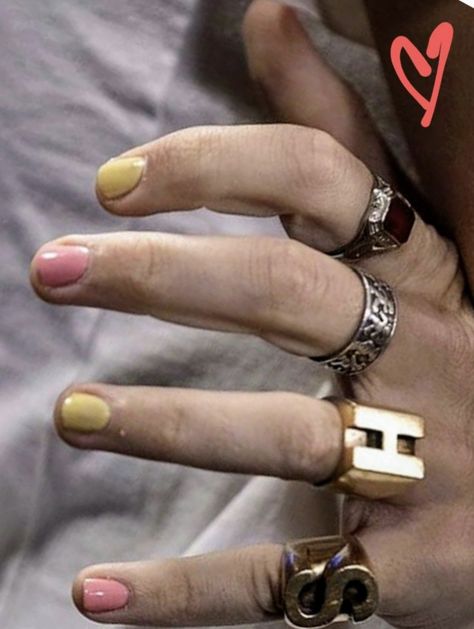 Pleasing Nails Harry Styles, Harry Styles Painted Nails, Harry Styles Themed Nails, Uñas Harry Styles, Harry Styles Nails Ideas, Harry Styles Nail Polish, Harry Styles Nails Inspired, Harry Styles Hands, Harry Core