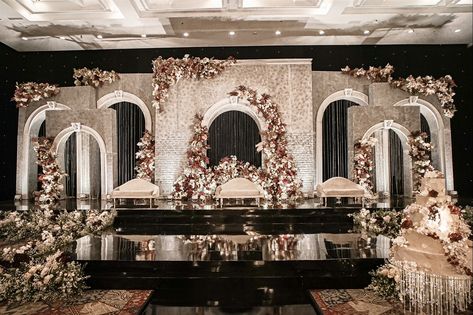 Indoor Wedding Stage Decorations, Ballroom Wedding Decoration, Ballroom Wedding Decor, Decorasi Wedding, Dekor Nikahan, Black Gold Wedding Theme, Wedding Ballroom Decor, Elegant Wedding Backdrop, Pakistani Wedding Stage