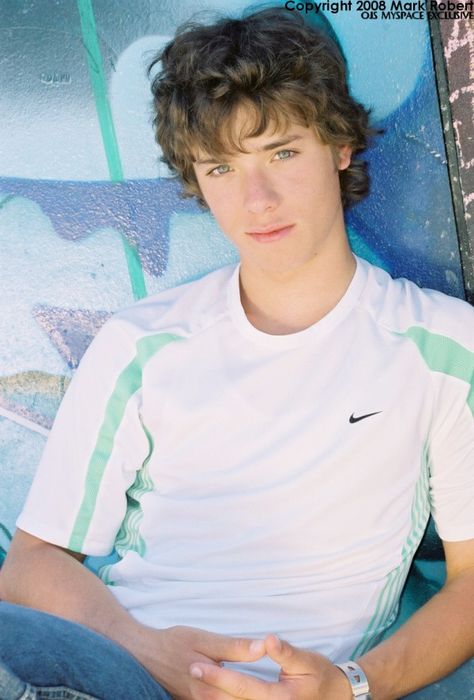 Jeremy Sumpter Peter Pan, Jeremy Sumpter, Brown Hair Men, 90s Actors, Zoo Wee Mama, Hottest Guy Ever, Hot Actors, Cute Celebrity Guys, Cute Celebrities