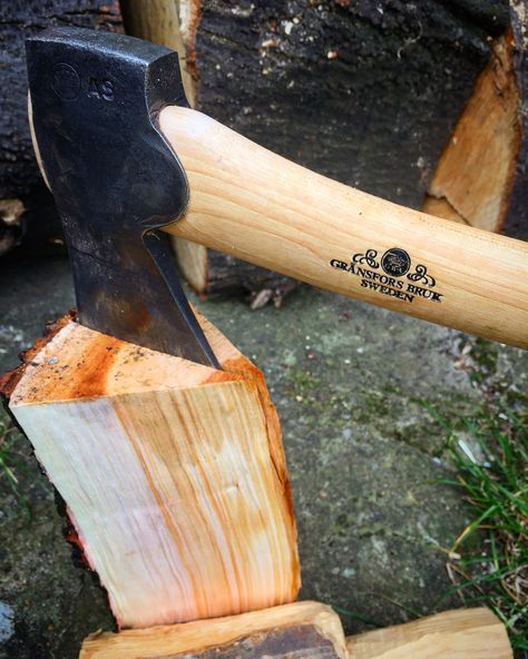 Splitting up some billets for spoon carving, gonna use one and keep the rest in the freezer to keep it green and use later. Learnt that technique from spoon carving pros #bushcraft #outdoors #photooftheday #survival #survivalist #woods #woodland #forest #prepping #wilderness #nature #handmade #edc #camping #hiking #backpacking #life #yolo #tactical #instagram #wild #wildcraft #wildcamp #crafts #woodwork #woodcraft #sloyd #kuksa Wooden Spoon Crafts, Wild Camp, Spoon Crafts, Green Woodworking, Spoon Carving, Hiking Backpacking, Woodland Forest, Carving Tools, Whittling