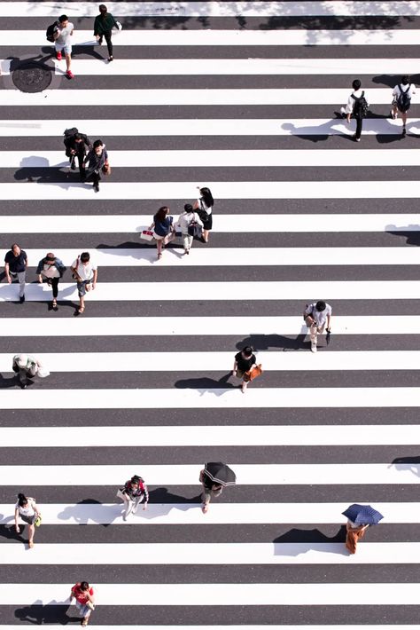 Vantage Point in Photography: A Guide (Plus 22 Examples) Inspiring Wallpapers, Tokyo Picture, Time Lapse Photo, Wallpaper Inspirational, Inspiring Wallpaper, Photography Wallpapers, Zebra Crossing, Inspirational Photography, Silhouette People