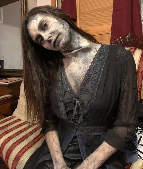 Zombie Costume Women, Haunted House Makeup, Women Superhero, Superhero Ideas, Ghost Makeup, The Haunting Of Hill House, Haunting Of Hill House, Zombie Halloween Costumes, Halloweenský Makeup