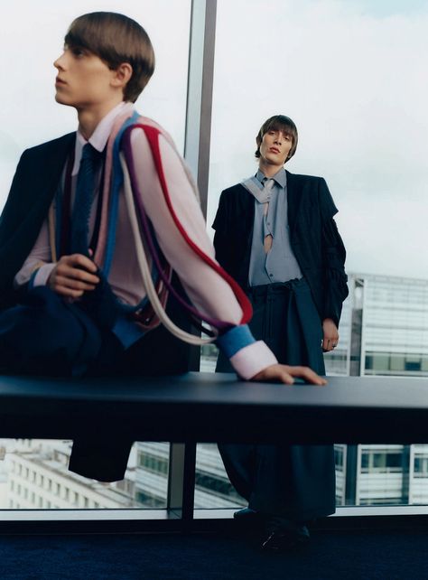 Office Fashion Photography, Stylist Moodboard, Office Editorial, Office Shoot, Mens Office Fashion, City Editorial, Gucci Campaign, Photography Office, China Spring