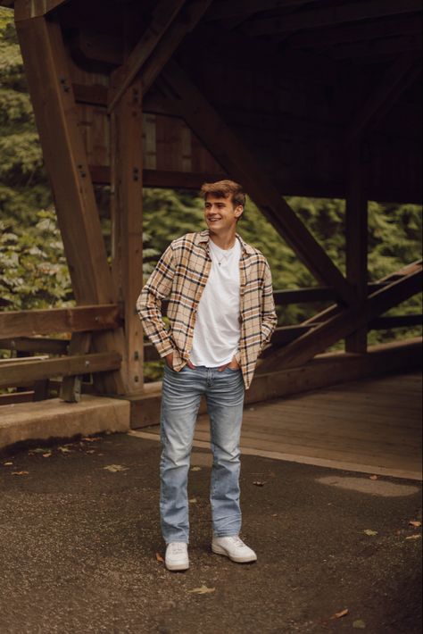 Sr Pictures For Boys, Guy Senior Pictures Poses Outdoor, Senior Picture Outfits For Guys 2023, Male Photo Shoot Poses, Man Picture Poses, Guy Fall Senior Pictures, Guys Senior Photo Poses, Senior Pics Guys Outdoors, Posing Guys For Senior Pictures