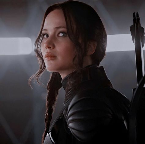 Jeniffer Lawrance, Hunger Games Characters, Hunger Games Katniss, Maxon Schreave, Katniss And Peeta, Hunger Games 3, Hunger Games Series, Suzanne Collins, Hunger Games Trilogy