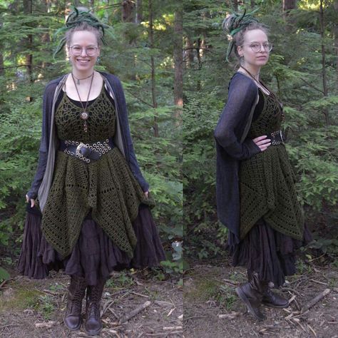 Plus Size Forest Witch, Plus Size Strega, Nature Goth Aesthetic Outfit, Plus Size Witch Aesthetic, Diy Witchy Outfit, Comfy Witchy Outfits, Dark Mori Fashion Plus Size, Plus Size Witchy Outfits Casual, Strega Fashion Plus Size