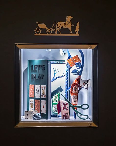 Hermes Window, Tiktok Room, Spring Porch Decor, Light Tunnel, Store Window Displays, Window Display Design, Evil People, Store Windows, Best Windows