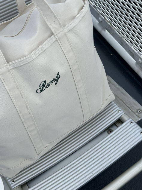 Iconic Boat & Tote Bag from LL Bean! Obsessed with this for travel, duffle, weekender, beach, pool, and work bag. It really is an everything bag! Lol Bean Tote Bag, Ll Bean Tote Bag, Ll Bean Tote, Best Travel Tote, Boat And Tote, Totes Ideas, Summer Tote Bag, Backpack Essentials, Boat Tote