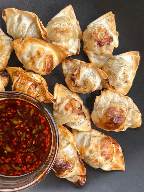 Wontons In Air Fryer, Air Fryer Wontons, Dumpling Dipping Sauce, Easy Dipping Sauce, Crispy Wonton, Fried Wontons, Homemade Dumplings, Air Fry Recipes, Fry Recipes