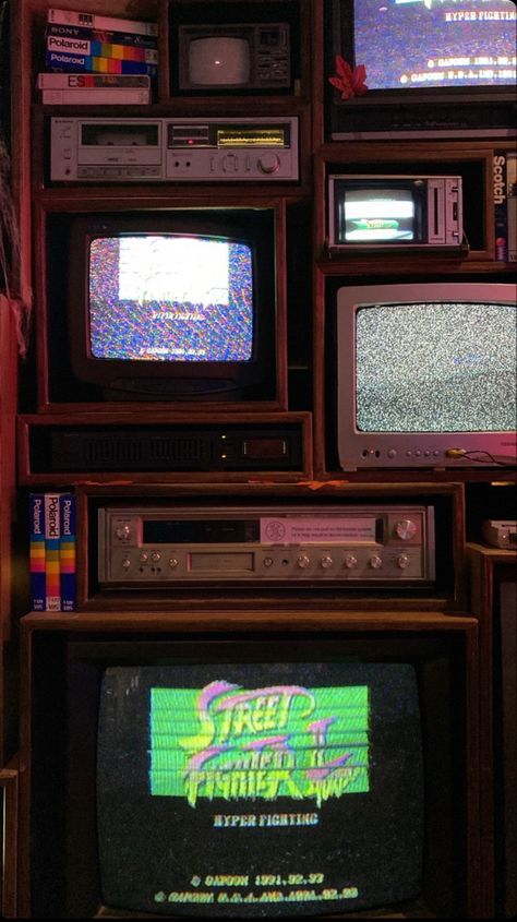 Stacked Tvs, 90s Tv Aesthetic, Tv Walls, Crt Tv, Tv Store, Tv Vintage, Retro Graphic Design, Vaporwave Aesthetic, Store Window