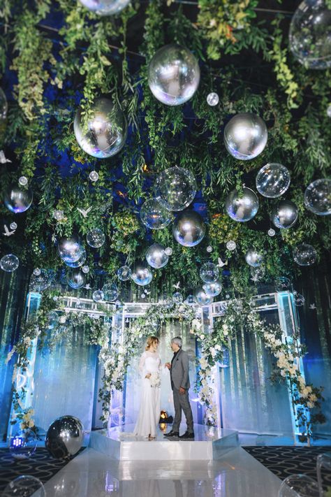 Disco Ball Wedding Decor, Chrome Wedding, Balloon Ceiling, Bride Entry, Vintage Disco, Wedding Balloon Decorations, Wedding Bubbles, Luxury Wedding Decor, Wedding Anniversary Invitations