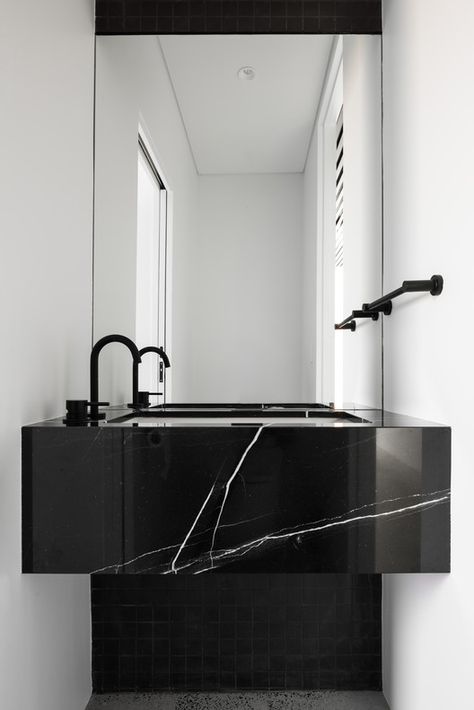 Gallery of King George House / Robeson Architects - 9 Marble Toilet, Top Bathroom Design, Black And White Bathroom, Australian Interior, Marble Sink, Black Interior Design, Australian Interior Design, Interior Design Awards, Trendy Bathroom