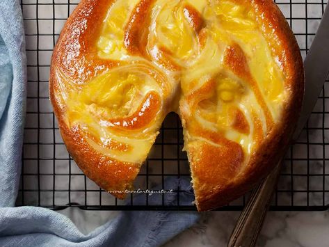 Torta Nua: la Ricetta perfetta della Torta con crema pasticcera Custard Cake Recipes, Custard Cake, Italian Desserts, Custard, Cake Recipe, Ricotta, Credenza, Cake Recipes, Dessert