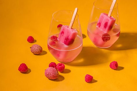 kombinacija boja Summer Sorbet Aesthetic, Popsicles Photoshoot, Litchi Aesthetic, Rose Popsicles, Popsicle Photoshoot, Lychee Aesthetic, Popsicle Aesthetic, Summer Fruit Aesthetic, Lychee Soda