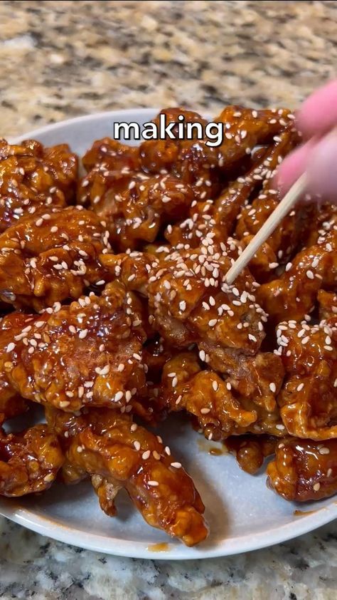 Easy Lemon Chicken, Chicken Recipe Easy, Homemade Cookbook, Lemon Chicken Recipe, Chinese Cooking Recipes, Tasty Recipes Videos, Quick Recipes Snacks, Sesame Chicken, Ayam Goreng