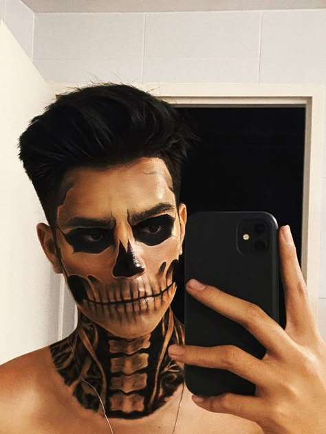 IG : Benjamin30323 Men Skeleton Makeup, Skeleton Makeup Men, Man Skull Makeup, Guys Halloween Makeup, Halloween Makeup Skull, Skull Face Makeup, Halloween Skeleton Makeup, Skeleton Face Paint, Halloween Hombre