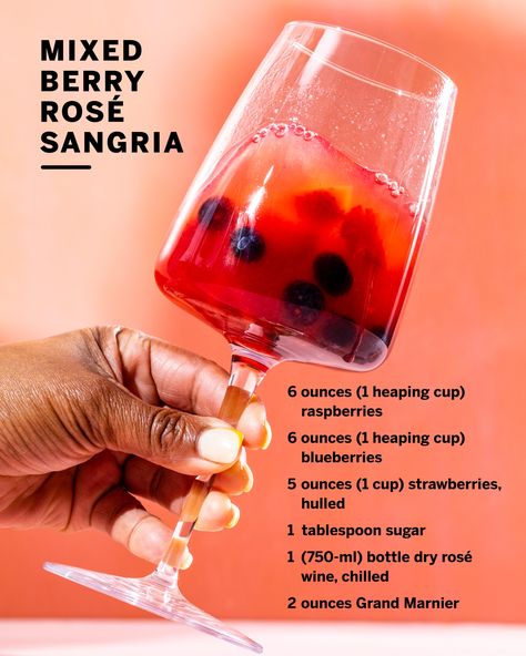 Rosé Sangria, Sangria Drink, Red Sangria Recipes, Fruit Sangria, Berry Sangria, Adult Beverages Recipes, Rose Sangria, Liquor Recipes, Rosé Wine