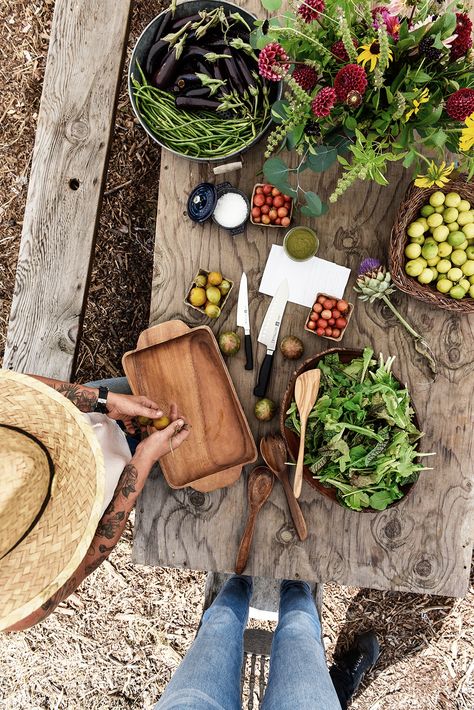 Meet In Your Kitchen | Urban Farming and a Garden Salad at LA’s Farm Lot 59 Community Farming, Farm Salad, Retreat Food, Farm Dinner, Wilderness Reserve, Colorado Life, Kitchen Feature, Garden Aesthetics, Brand Photography Inspiration