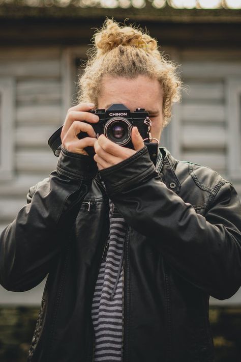 Person Holding Camera Man With Camera, Camera Reference, Job Reference, Camera Drawing, Camera Art, Body Poses, Photography Camera, Photographer Branding, Rustic Cabin