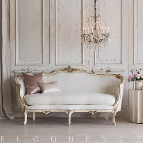 Vintage Daybed, French Country Living Room, Classic Sofa, French Furniture, Luxury Sofa, Classic Interior, Classic Furniture, Chic Home, Country Chic