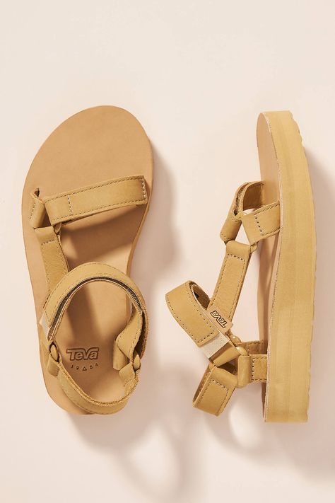 Slip On Sandals Outfit, Teva Midform Sandals, Walking Sandals Women, Teva Midform, Women Advice, Teva Sandals, Fashionable Snow Boots, Nude Sandals, Sandals Outfit