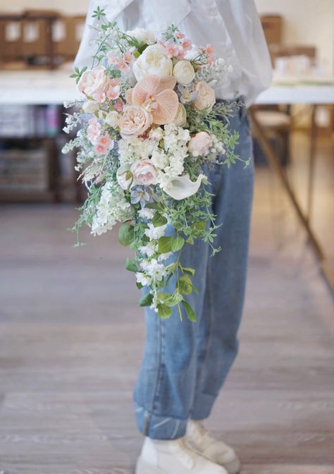 Wisteria Wedding Bouquet, Cascading Bouquet White, Cinderella Photo, Pastel Bridal Bouquet, Srilankan Wedding, Loose Bouquet, Wisteria Wedding, Cascading Bouquet, Bridal Bouquet Blue