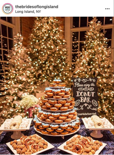 December Elopement Ideas, December Wedding Decor Ideas, Winter Wedding Buffet, Winter Wedding Reception Food, Winter Wedding Meal Ideas, Christmas Wedding Desserts, December Wedding Food Ideas, Winter Wedding Foods, Winter Wedding Desserts