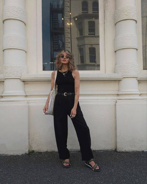 Tevas Outfits, Teva Sandals Outfit Casual, How To Style Teva Sandals, Sandals Work Outfit, All Black Office, Tevas Outfit, Teva Outfit, Teva Sandals Outfit, Sandals Outfit Casual